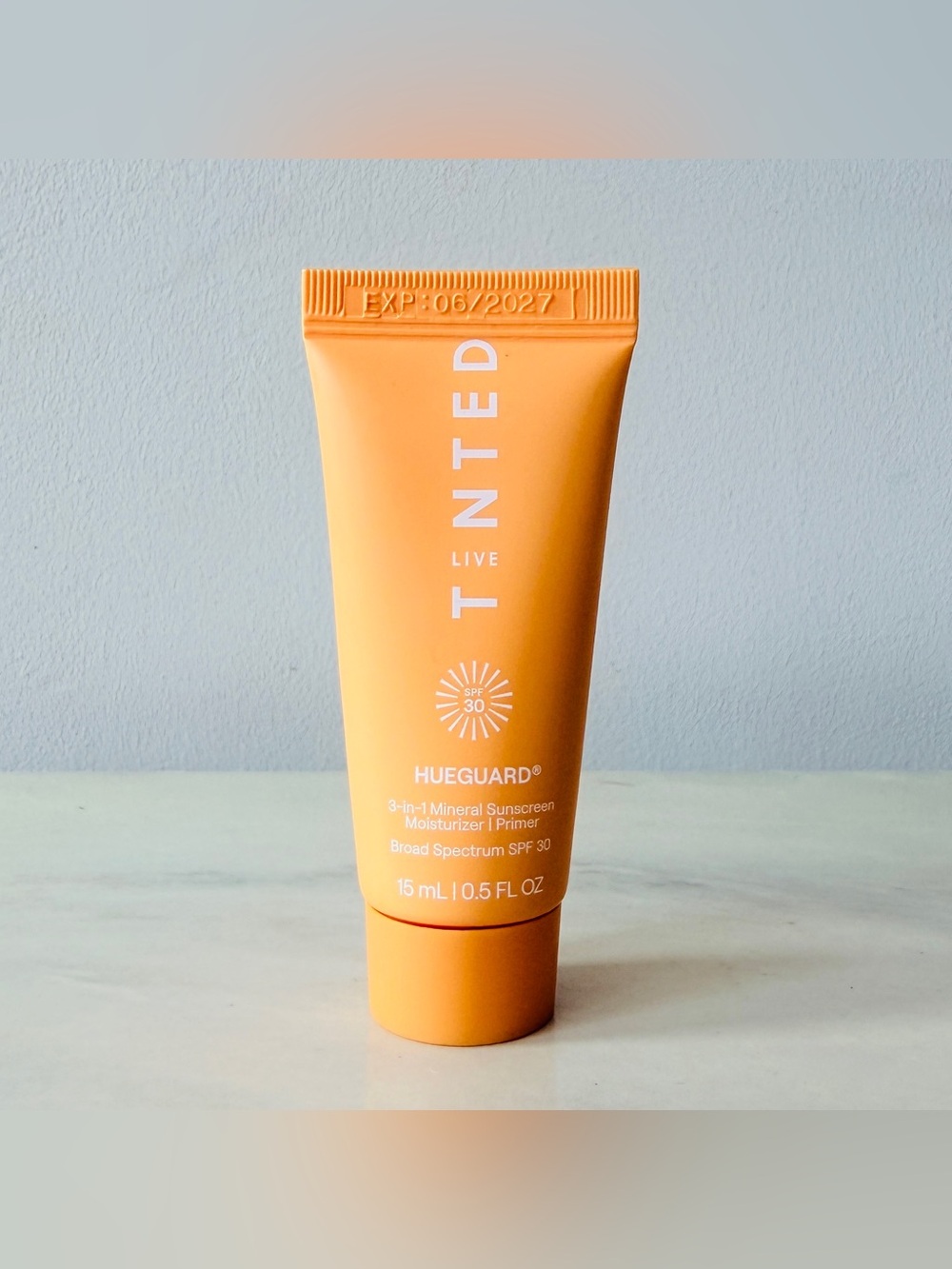 LIVE TINTED Hueguard 3-in-1 Mineral Sunscreen Moisturizer & Makeup Primer SPF 30